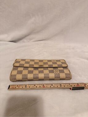 Louis Vuitton Women's Damier Azur Flap-Closure Beige Canvas Sarah Wallet TH1016